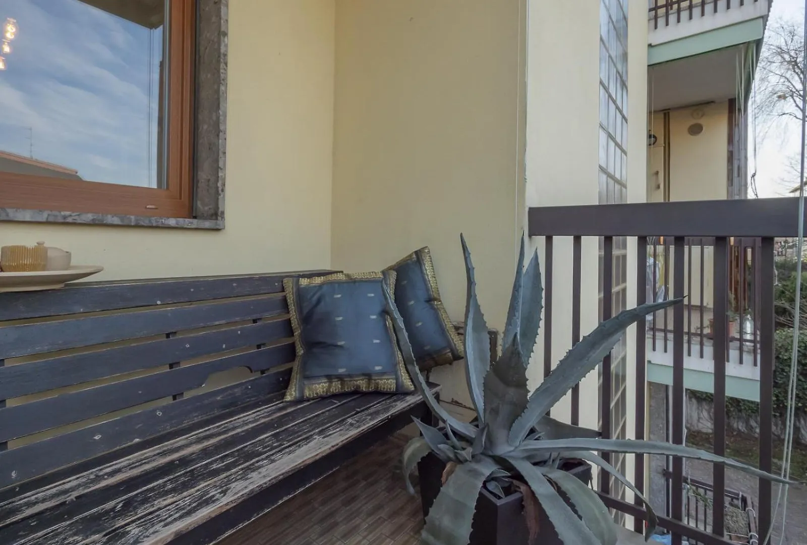 Daire Modern 3 Bedroom With Balcony Steps From San Siro By Rentopolis Milano İtalya