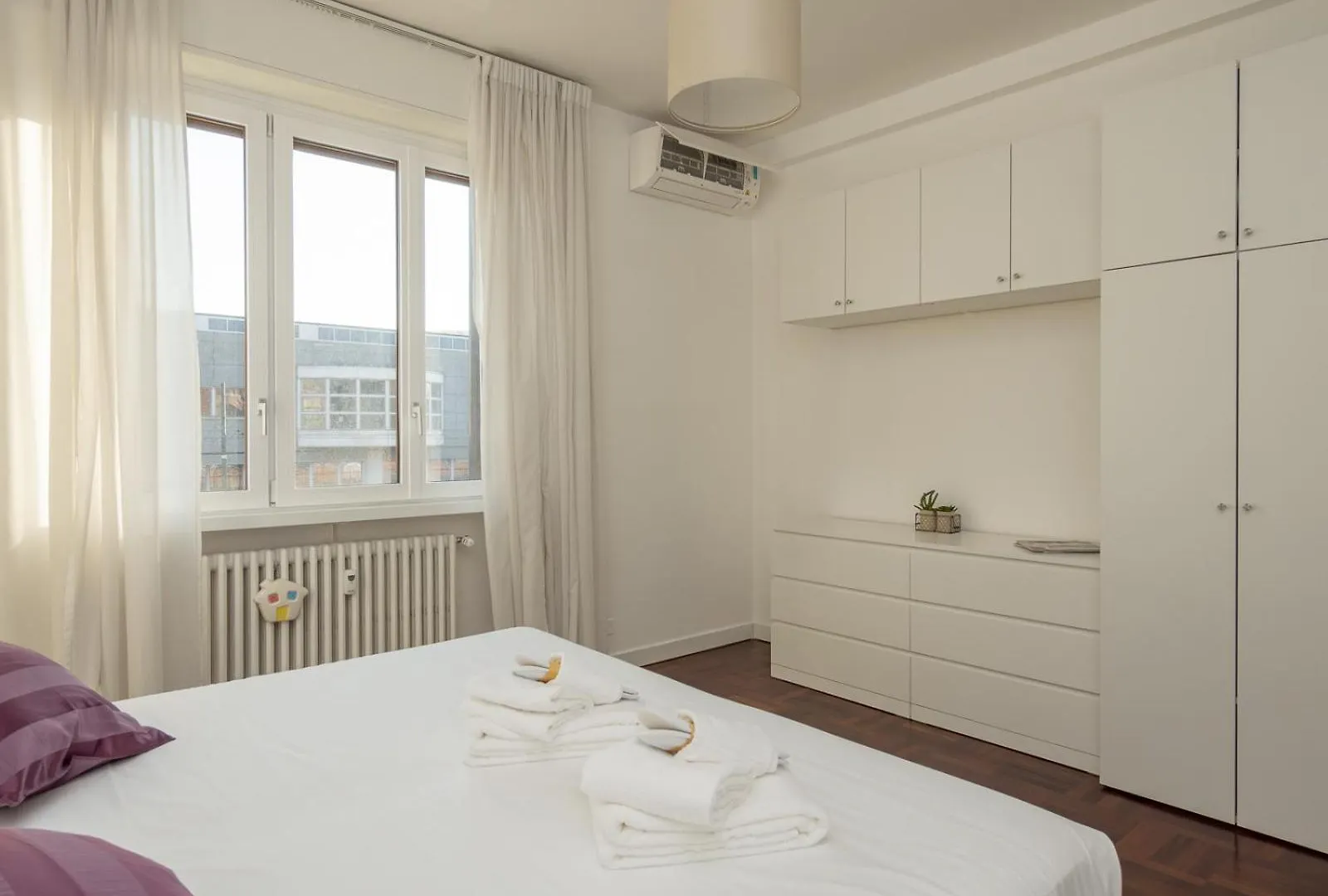 Daire Modern 3 Bedroom With Balcony Steps From San Siro By Rentopolis Milano