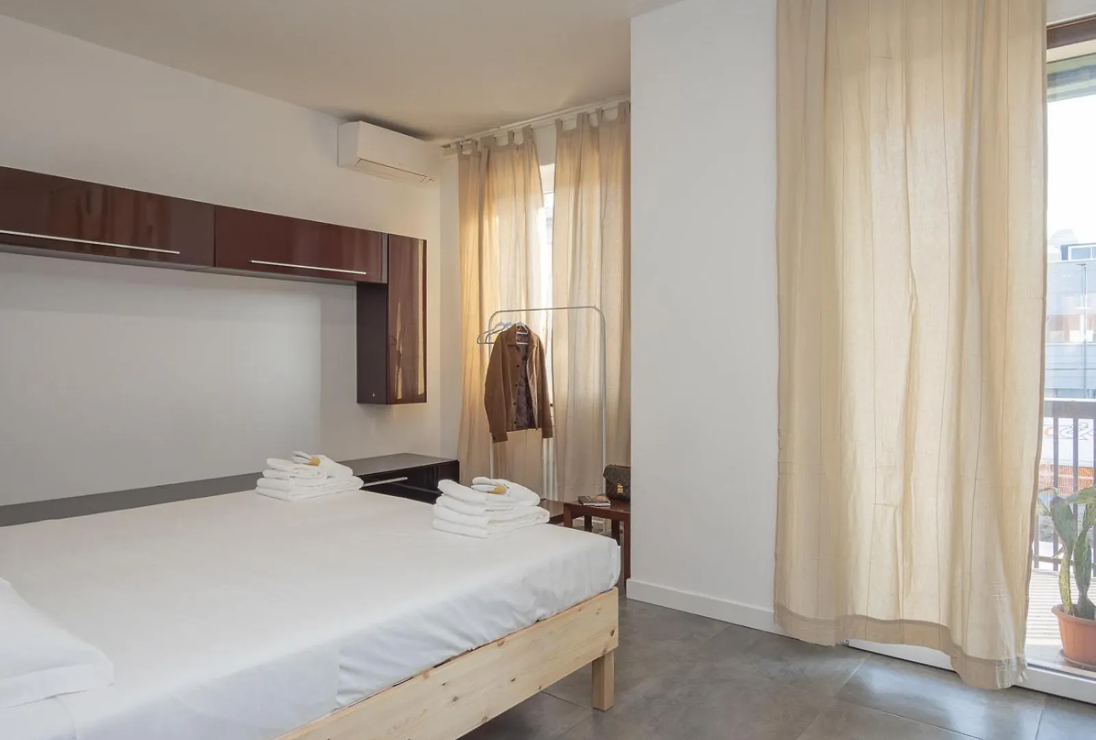 Modern 3 Bedroom With Balcony Steps From San Siro By Rentopolis Milán 0*,  Itálie