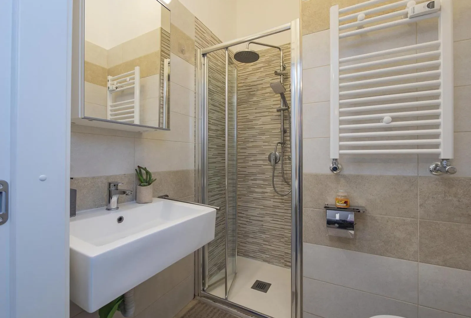 Apartmán Modern 3 Bedroom With Balcony Steps From San Siro By Rentopolis Milán