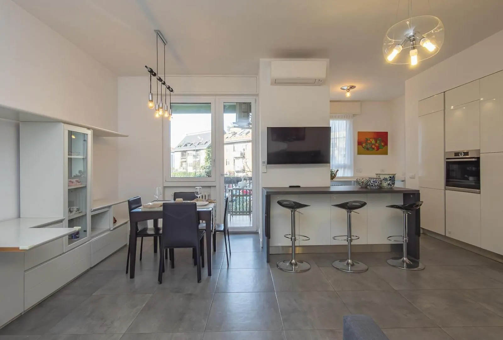 Modern 3 Bedroom With Balcony Steps From San Siro By Rentopolis Milán